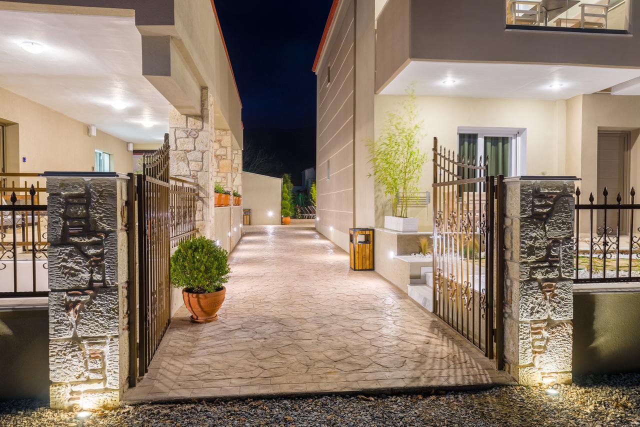 Lagaria Luxury & *
